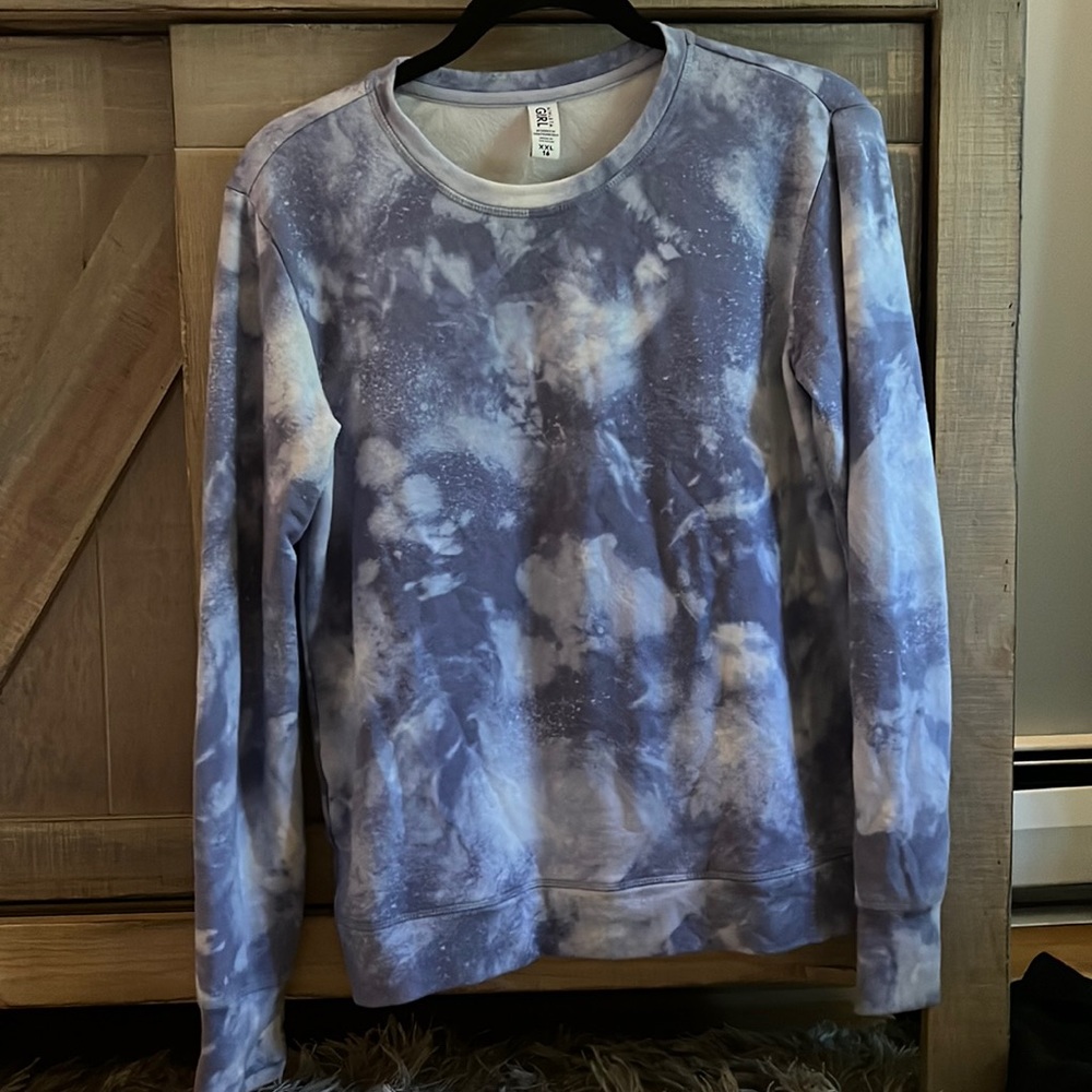 Athletic girl crew neck